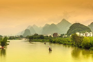 -一枝红杏出墙来-是写什么季节的-