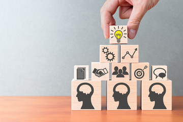 -一枝红杏出墙来-是写什么季节的-