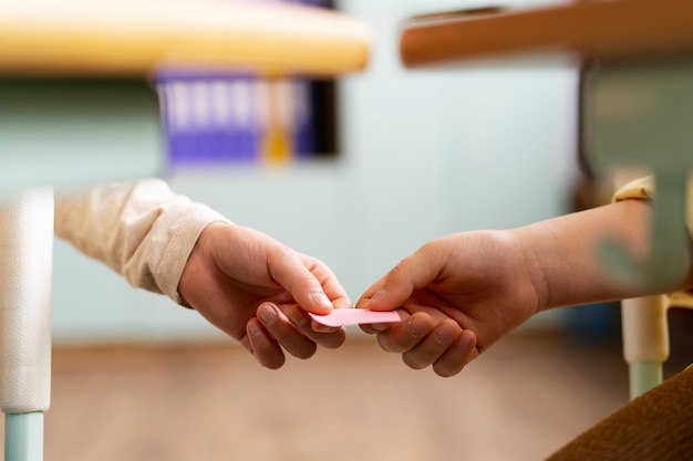 -一枝红杏出墙来-是写什么季节的-